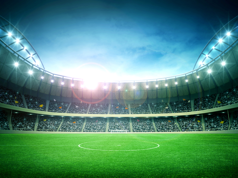 estadio de futbol iluminado con energia renovable tarifa luz empresa